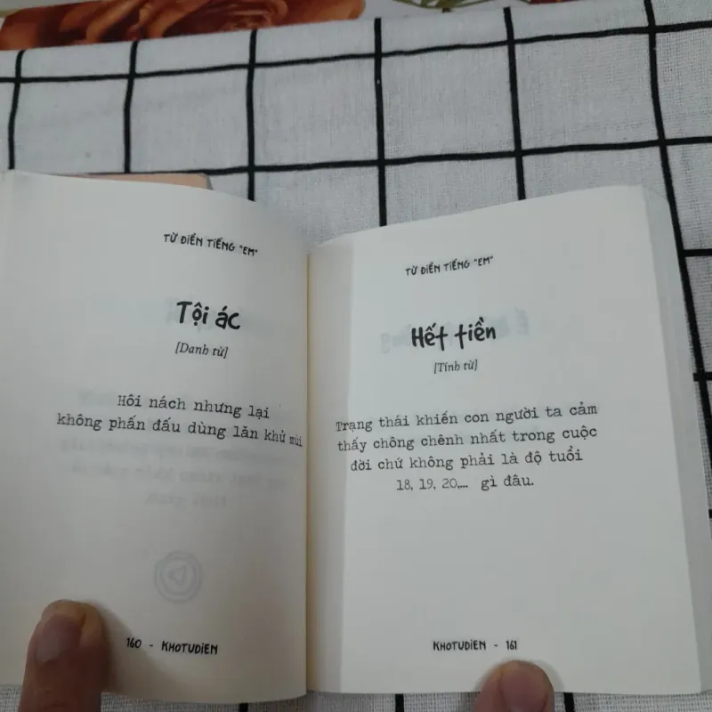 3 cuốn sách bỏ túi: Cũng là tiếng Em; Vui vẻ không quạo & Từ điển tiếng EM. 706811