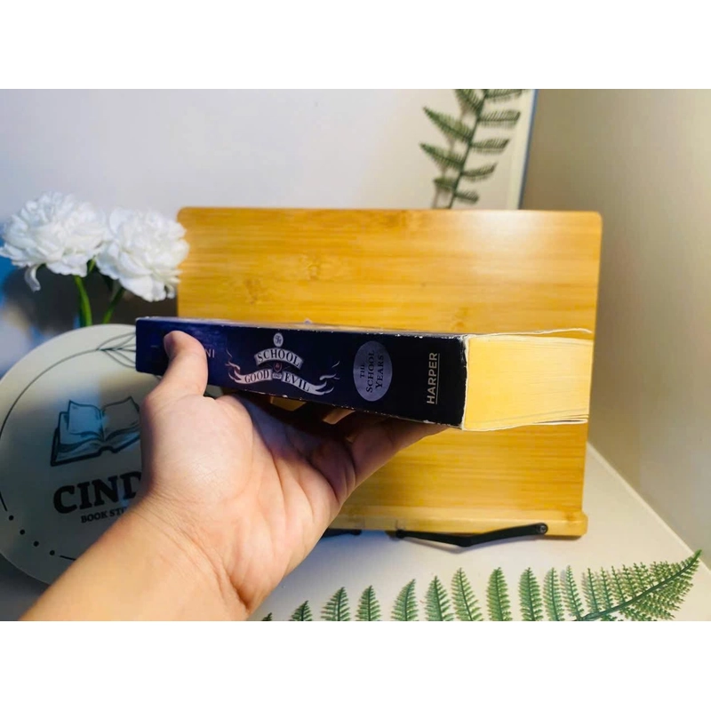 [Sách tiếng Anh 2hand] Like new 90% - The School for Good and Evil của Soman Chainani 549406