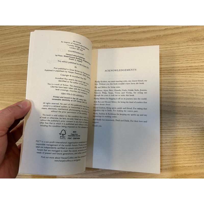The God of Small Things (Chúa Trời của những điều vụn vặt) - Arundhati Roy (MỚI) 391299