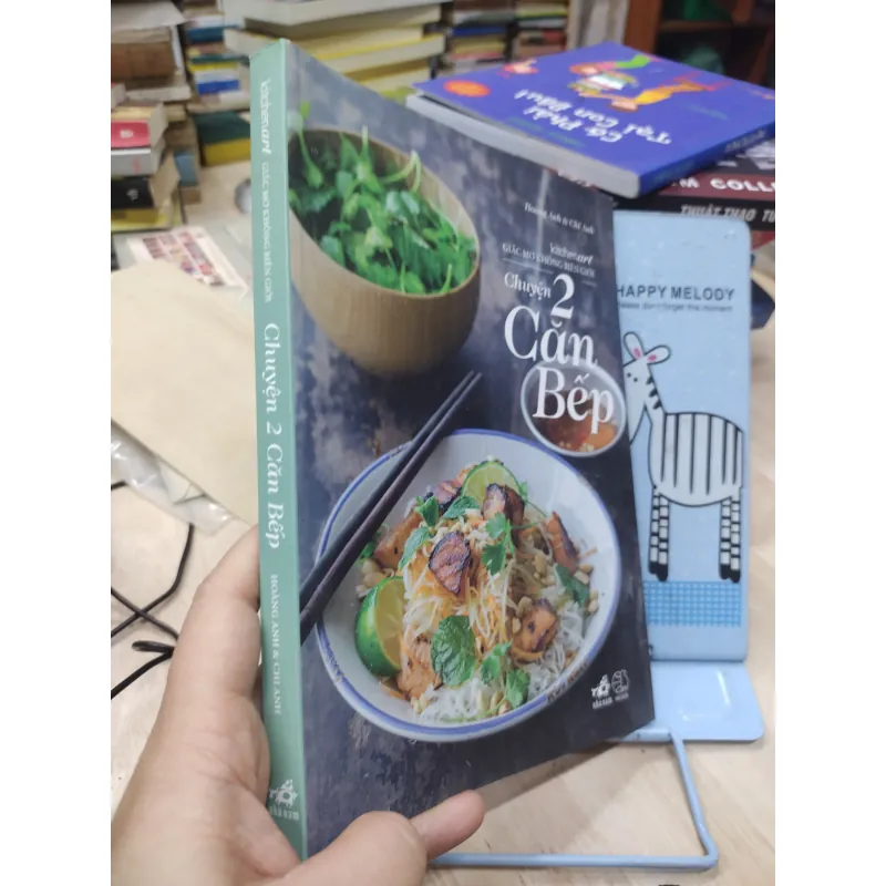 Sách: Chuyện 2 căn bếp - TG: Hoàng Anh và Chi Anh (B1) 775937