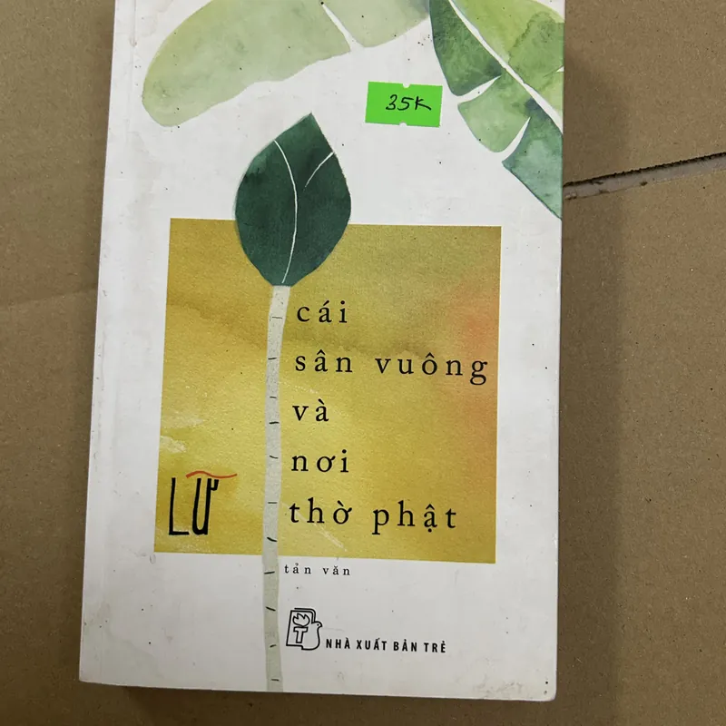 Cái sân vuông và nơi thờ phật 569325
