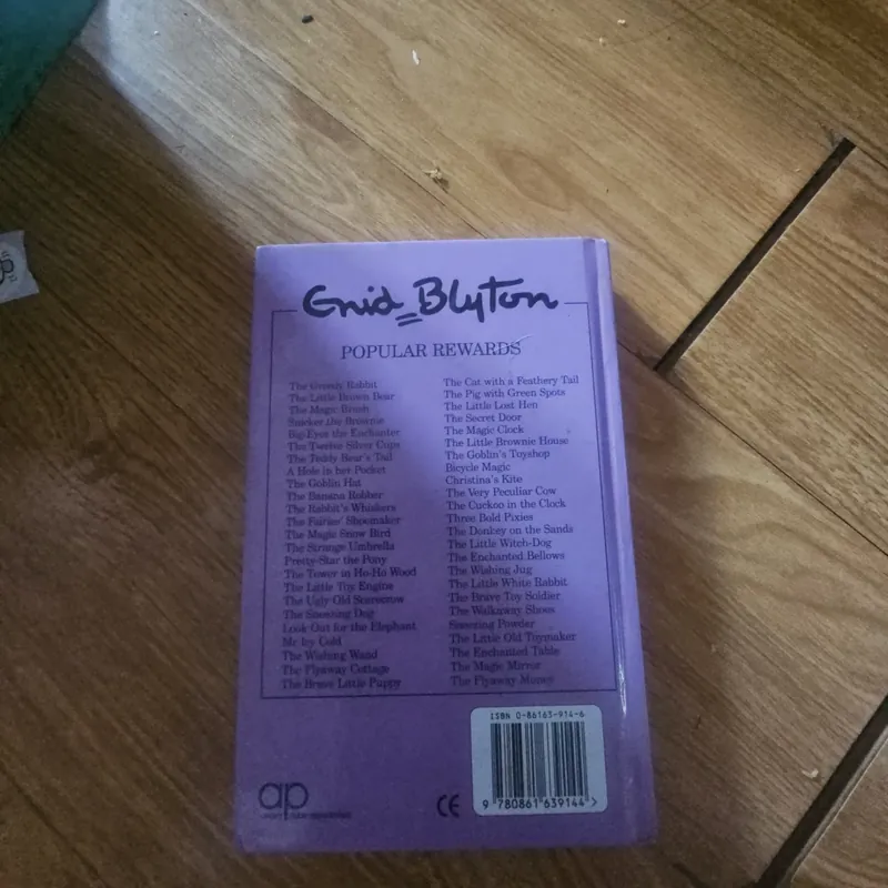 The banana robber and other stories (bìa cứng) Giá 30k  603967