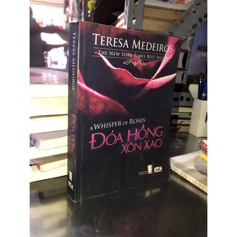 Đoá hồng xôn xao - Teresa Medeiros 1021381