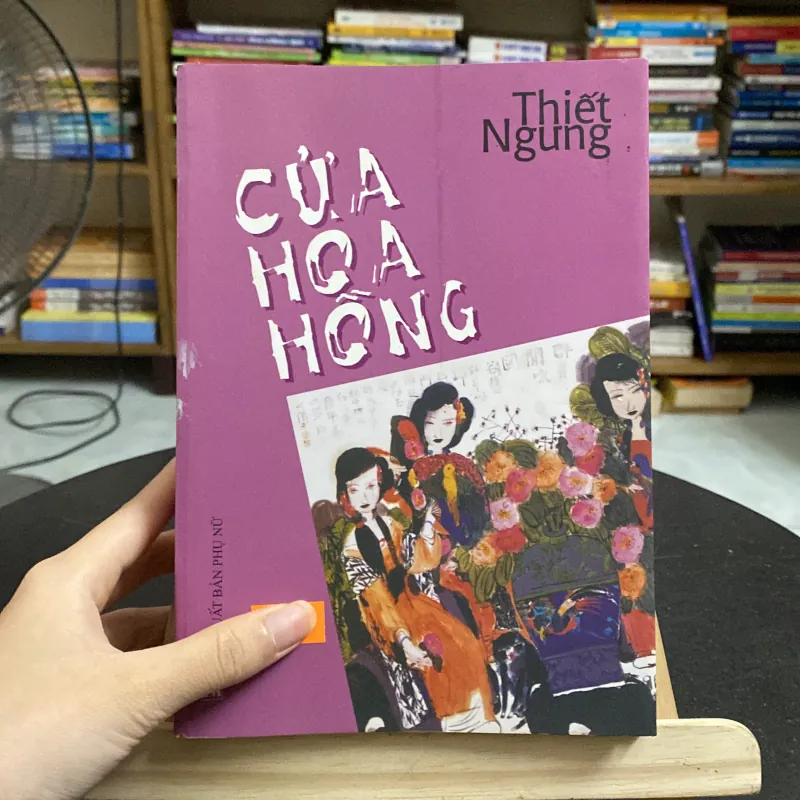Cửa hoa hồng-Tác giả Thiết Ngưng 1031398