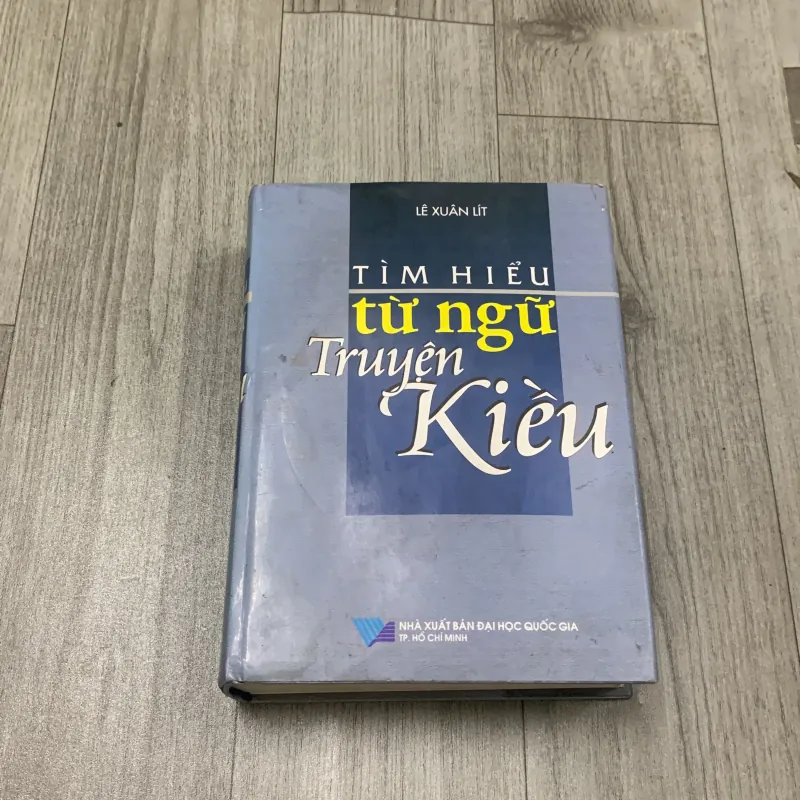 Tìm hiểu từ ngữ truyện kiều - lê xuân lít. Có chữ ký tặng của TG. 10b2 1026332