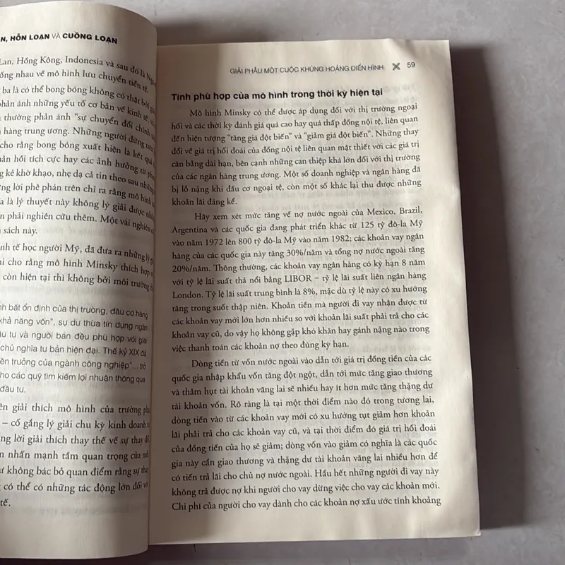 Combo “Kiếm tiền thời khủng hoảng” và “Hoảng loạn, hỗn loạn và cuồng loạn” 703591