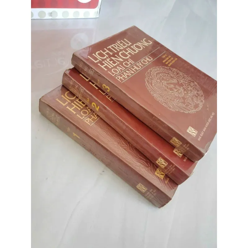 Lịch triều  hiến chương loại chí  1029289