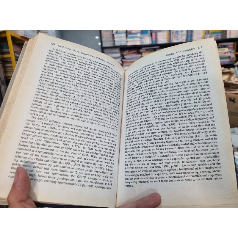 SMALL SATES, OPEN MARKETS AND THE ORGANIZATION OF BUSINESS INTERESTS - Mermot McCann 143568