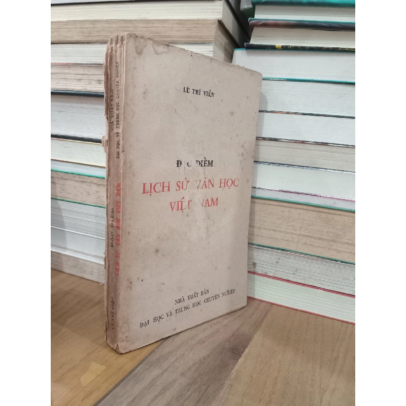 Đặc điểm lịch sử văn học Việt Nam - Lê Trí Viễn 547876
