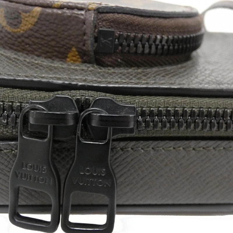 Túi đeo vai Louis Vuitton Taiga Rama Fonbox M30581 - Hàng hiệu Chính hãng 805759