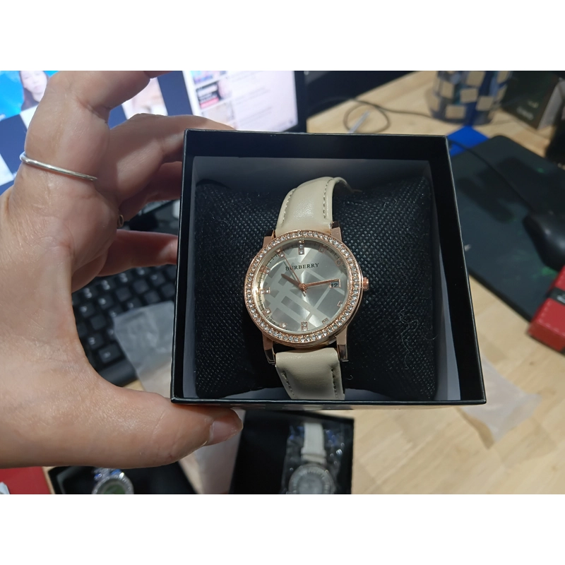 Đồng hồ thời trang nữ kiểu dáng Buberry 471972