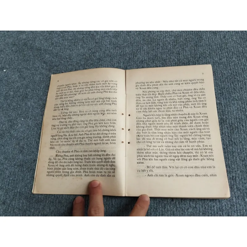 NHỮNG NGƯỜI Ở KHÁC CUNG ĐƯỜNG - HOÀNG MINH TƯỜNG 701887