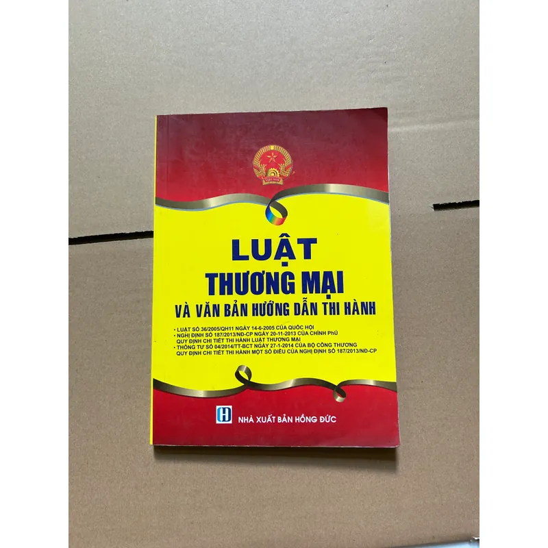 Luật thương mại và các văn bản hướng dẫn thi hành (lỗi bung keo rời vài trang) 608208