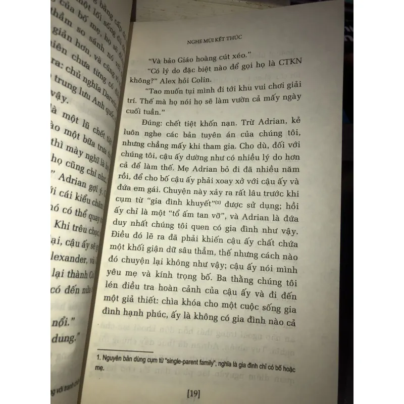 Nghe mùi kết thúc -Julian Barnes 1023777