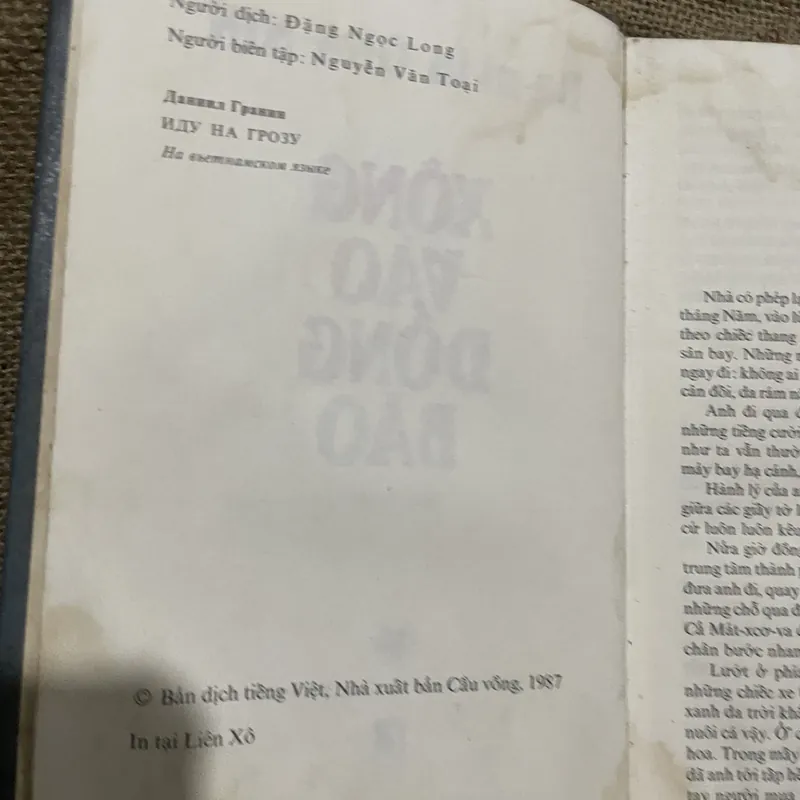 Xông vào giông bão - NXB Cầu Vồng  719406