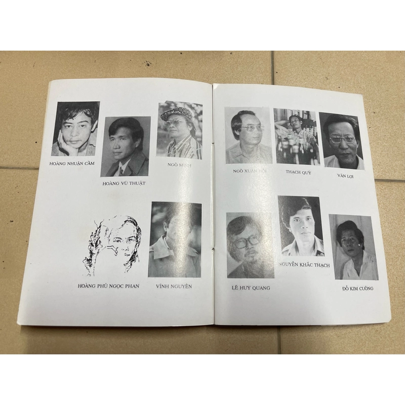 Hai thập kỷ thơ Huế (c) 471339