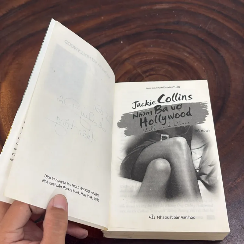 II Tiểu Thuyết: Những Bà Vợ Hollywood - Jackie Collins - 2012 1010431
