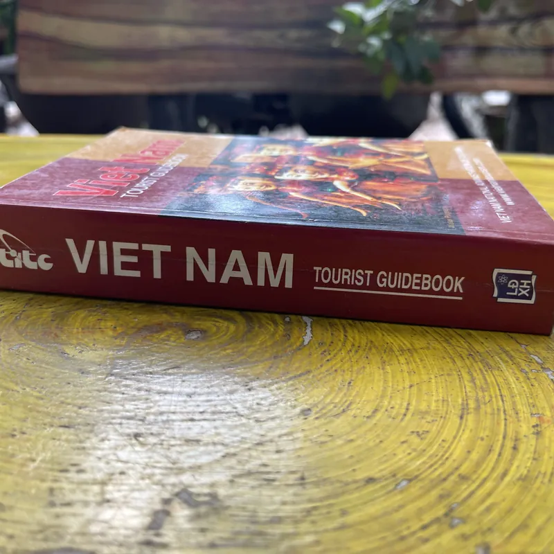 VIET NAM TOURIST GUIDEBOOK 591979
