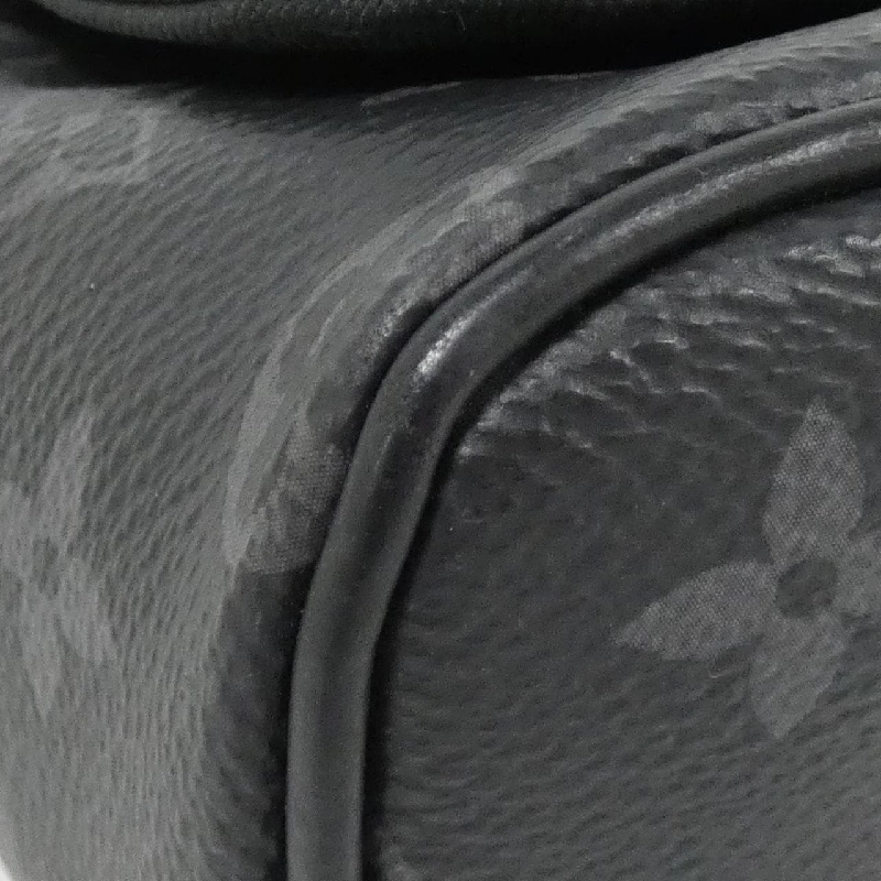 Túi xách vai Louis Vuitton Monogram Eclipse District MM M44001 - Hàng hiệu Chính hãng 776422