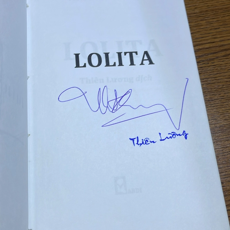 Lolita Vladimir Nabokov bìa da cứng, chữ ký dịch giả Thiên Lương 473220