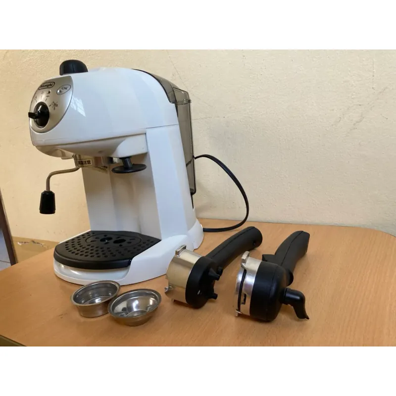 Máy pha cafe Delonghi EC200N-W .Espresso Cappuccino 590045