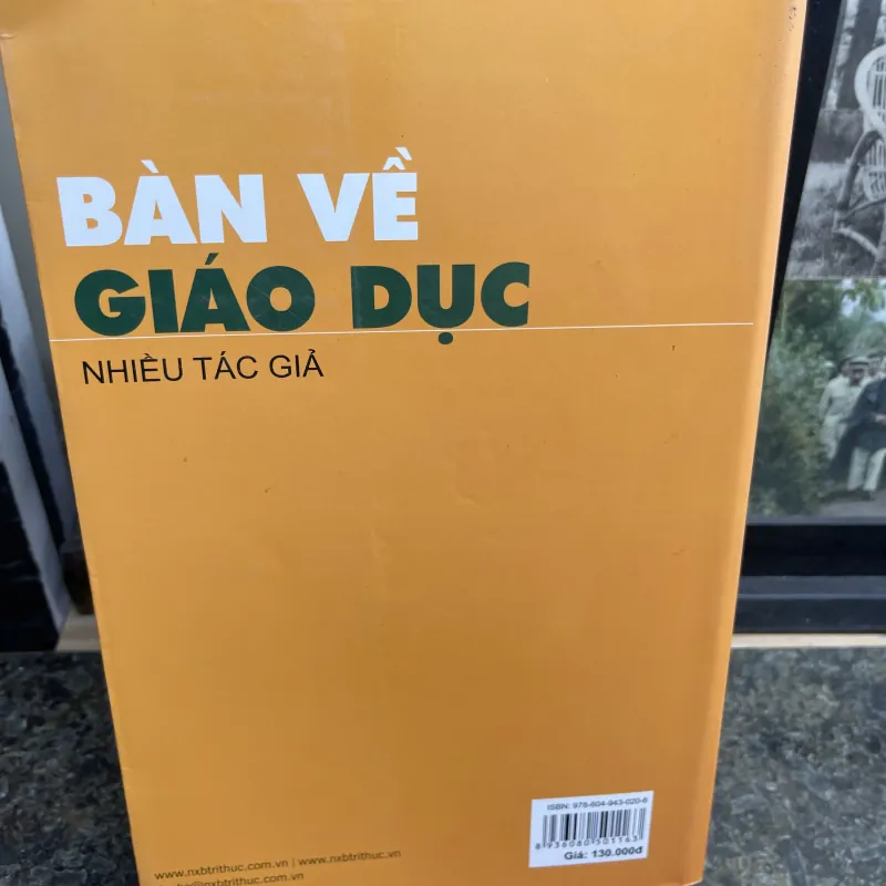Bàn về giáo dục Nhiều tác giả 751912