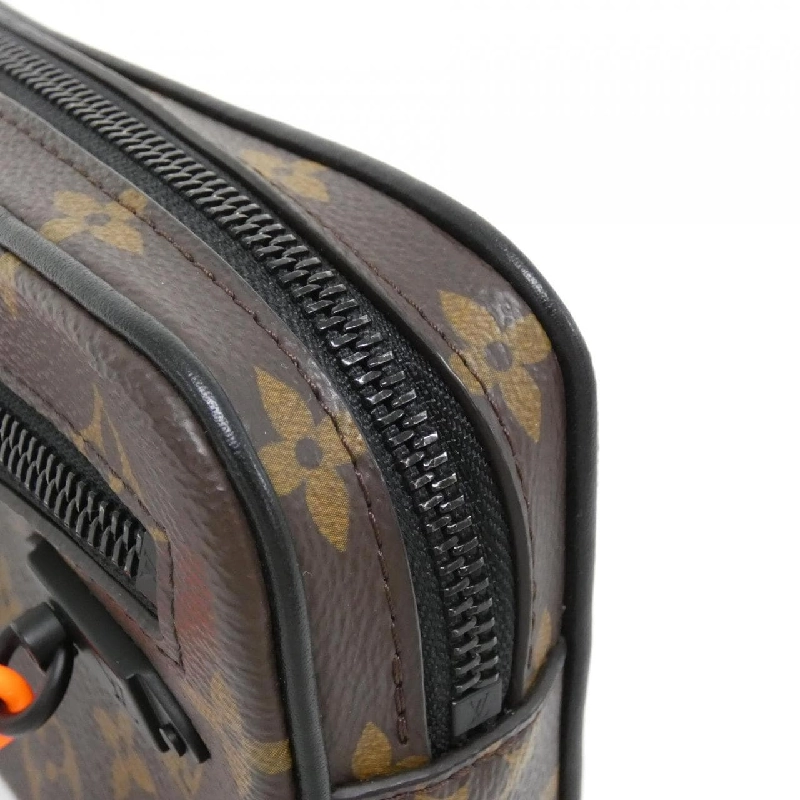 Túi xách Louis Vuitton Monogram Solar Ray Pochette Volga M44458 615840