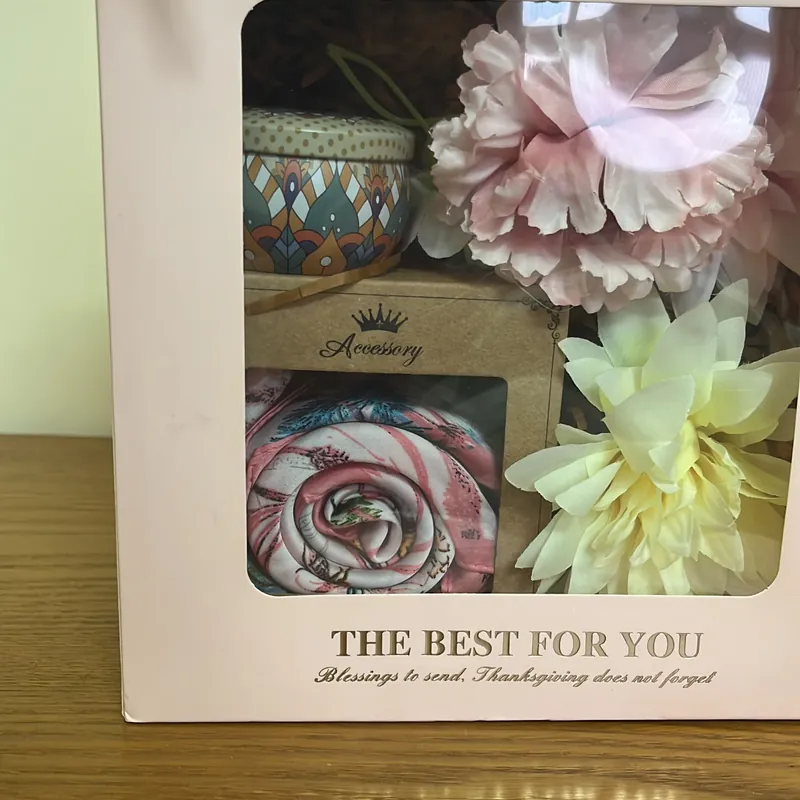 Quà tặng: khăn và nến thơm 713127