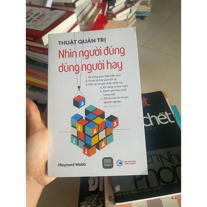 Đủ loại sách ạ .  478976