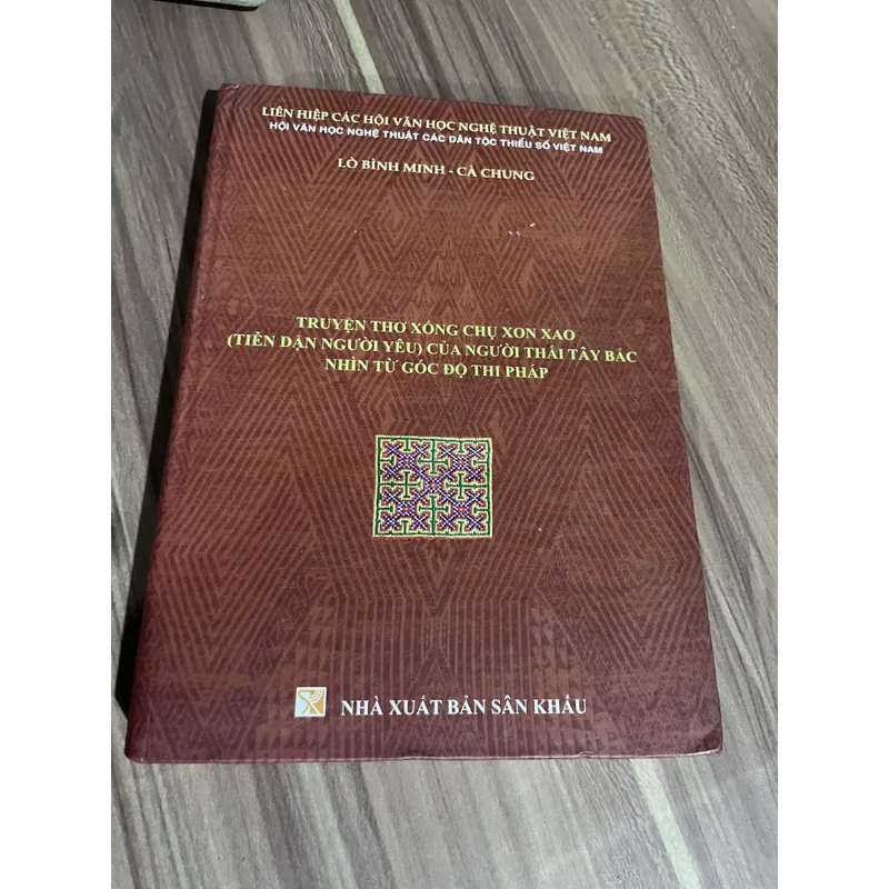 TRUYỆN THƠ XÓNG CHỤ XON XAO (TIỄN DẶN NGƯỜI YÊU NGƯỜI THẢI TÂY BẮC NHÌN TỪ GÓC ĐỘ THI PHÁP 661826
