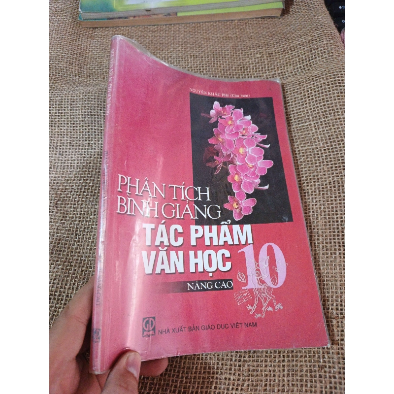 PHÂN TÍCH BÌNH GIẢNG TÁC PHẨM VĂN HỌC 10 2015 mới 80% (Giáo khoa) HLSC2404 1028479