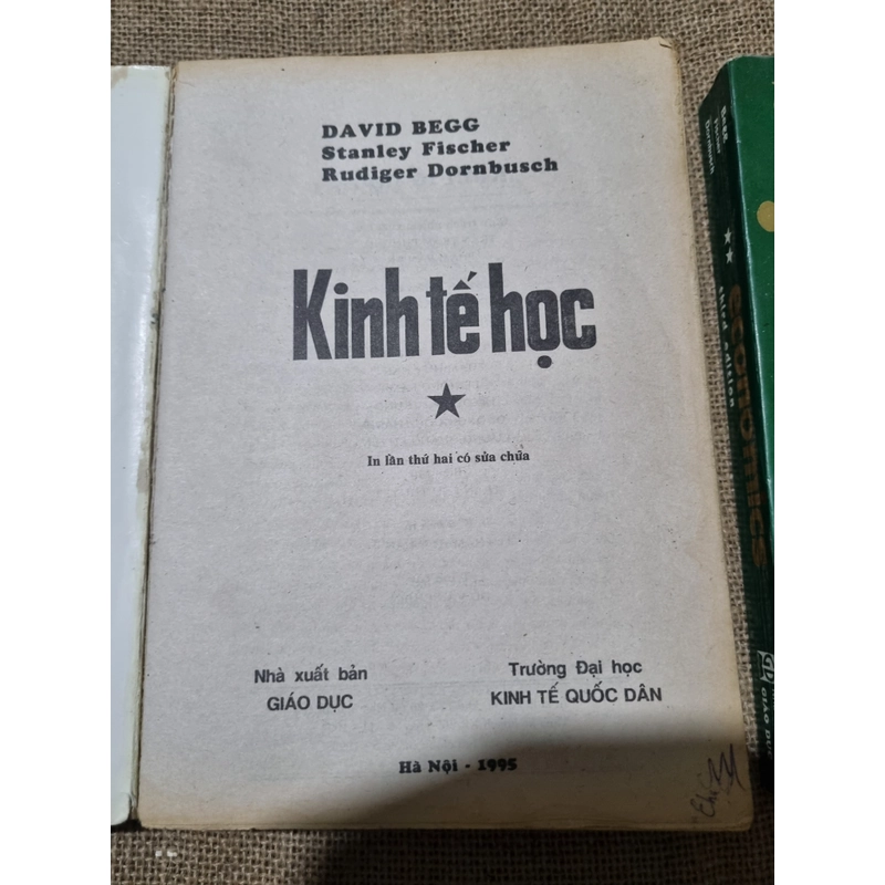 Kinh tế học |  David Bergg| xuất bản 1995 327130