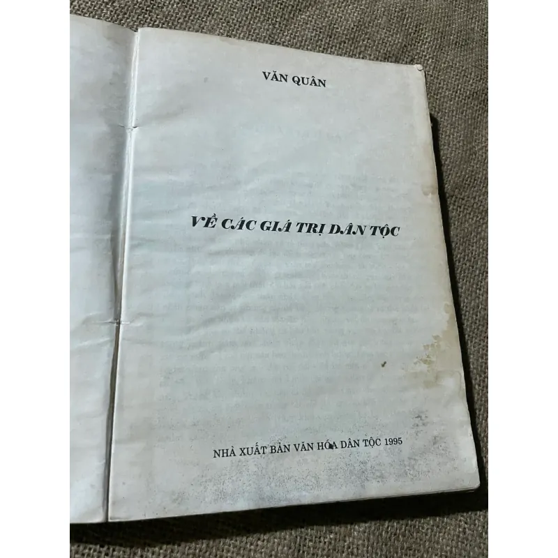 VĂN QUÂN - VỀ CÁC GIÁ TRỊ DÂN TỘC 573671
