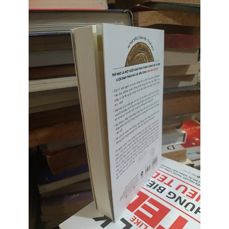 Đừng Bao Giờ Chia Đôi Lợi Ích Trong Mọi Cuộc Đàm Phán - Chris Voss 994750