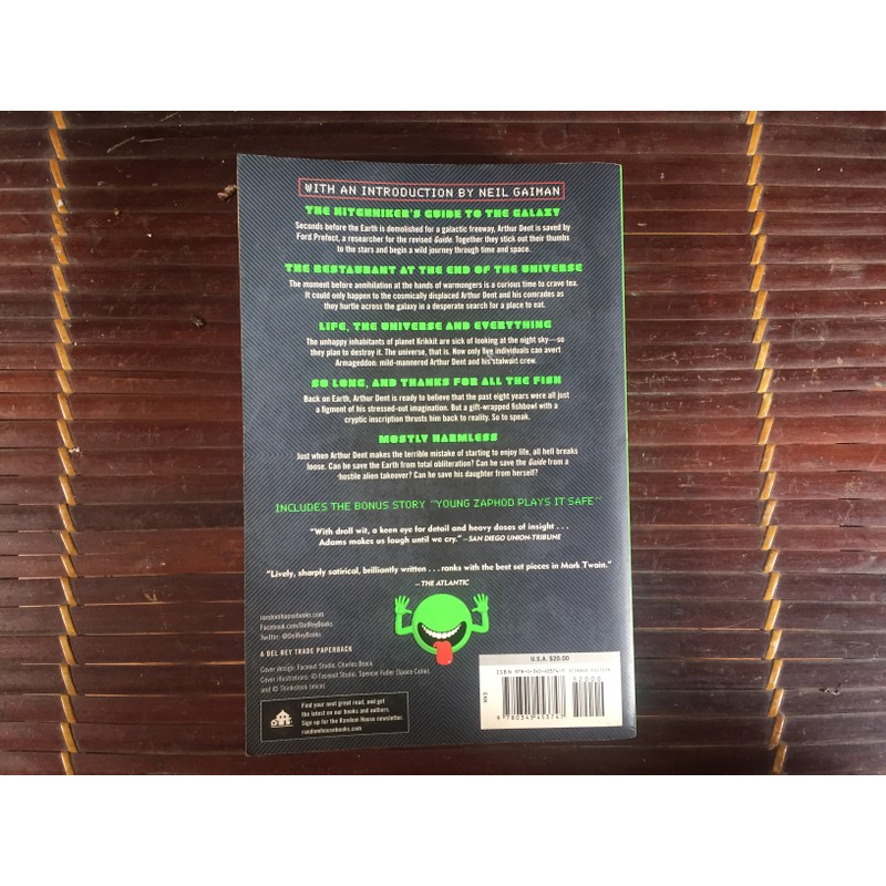 The Ultimate Hitchhiker's Guide to the Galaxy - Douglas Adams 69200