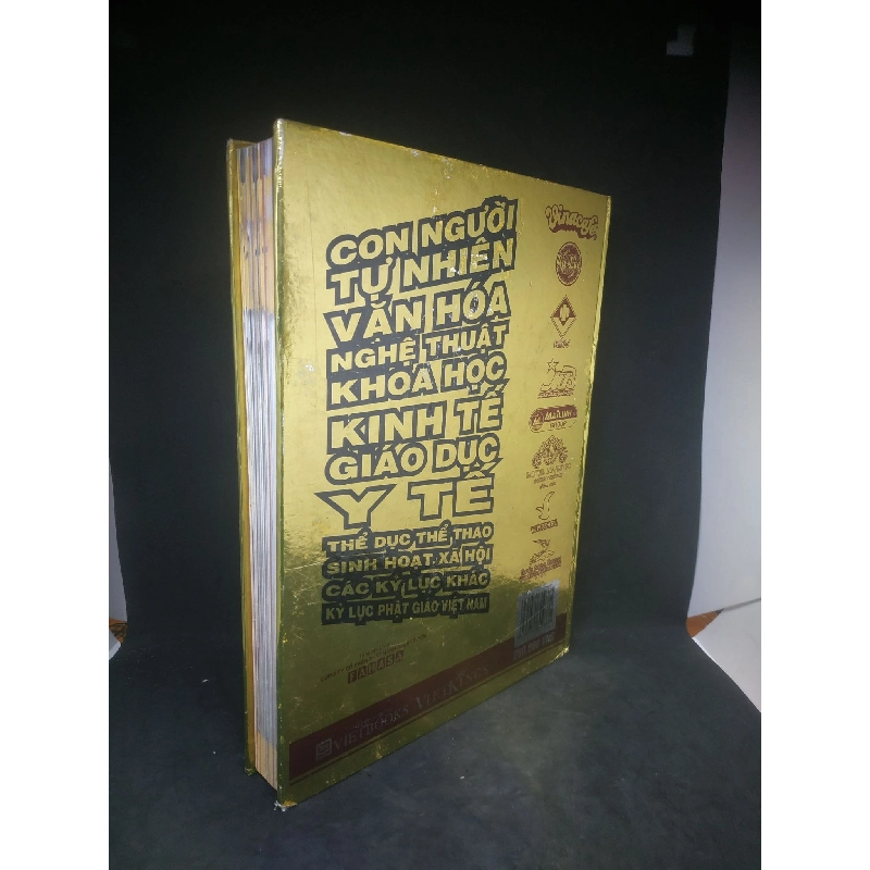 Niên giám Kỷ lục Việt Nam 2018 bìa cứng mới 85% HCM2102 910911