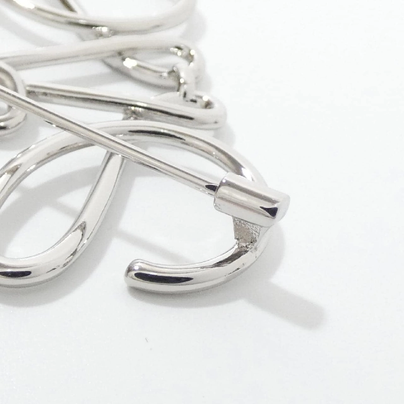 Loewe 111 25 020 Brooch - Hàng hiệu Authentic 773243