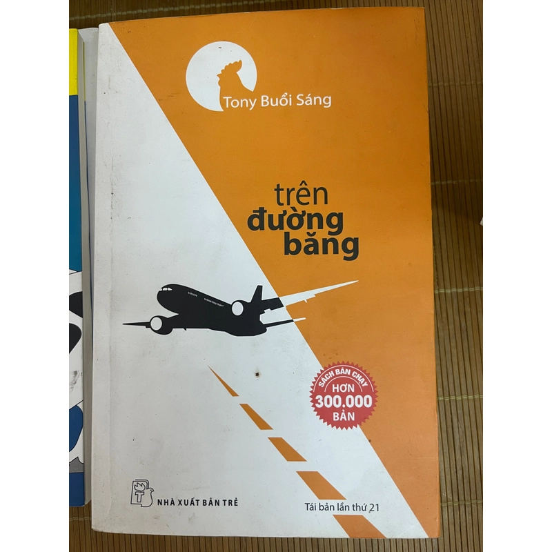 Trên đường băng 387272