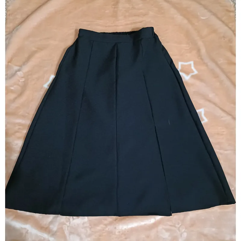 Chân váy nữ dáng chữ A màu đen size S 1005940