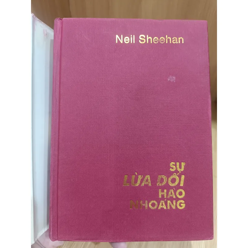 Sự lừa dối hào nhoáng  1019012