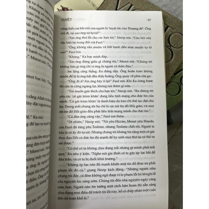 TUYẾT - ORHAN PAMUK  976902