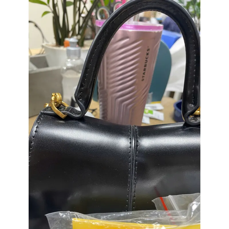 Túi mini sang chảnh, nhỏ gọn, chất da mướt mượt không tì vết, thanh lý vì thíu tiền huhu 605613