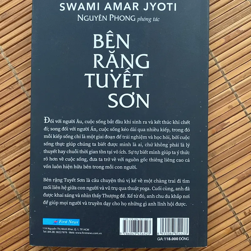 Bên rặng tuyết sơn 741027