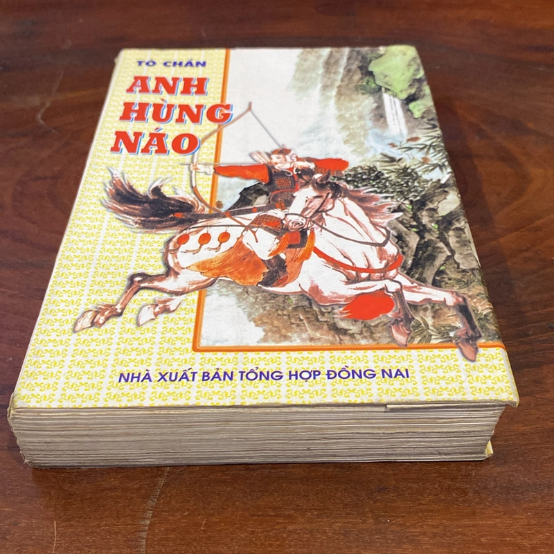 ANH HÙNG NÁO - TÔ CHẨN (XB 2001) 492976