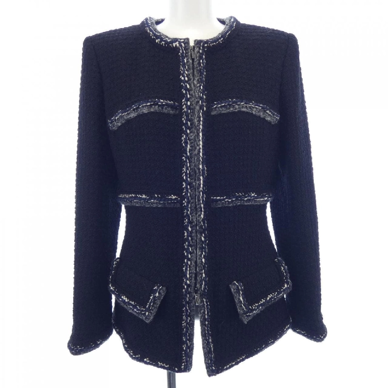 Jacket không cổ CHANEL P56910V37165 17A 633508