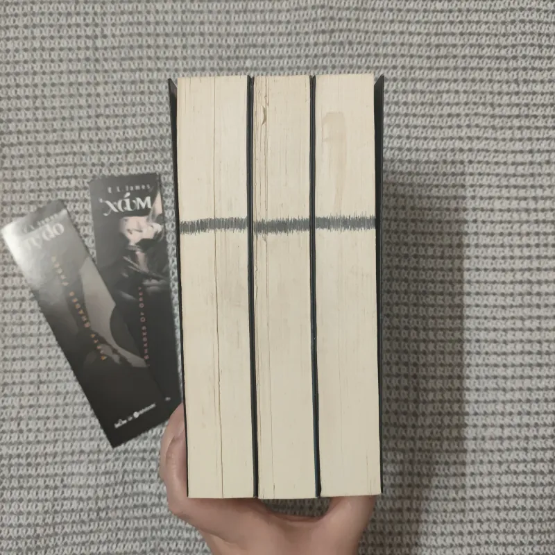 Trọn bộ 50 sắc thái - E. L. James 995336