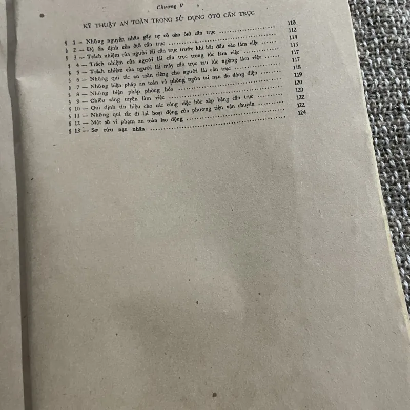 Sử dụng ô tô cần trục - VĂN BÀO , QUANG HÙNG ; 130 trang khổ lớn  1021868