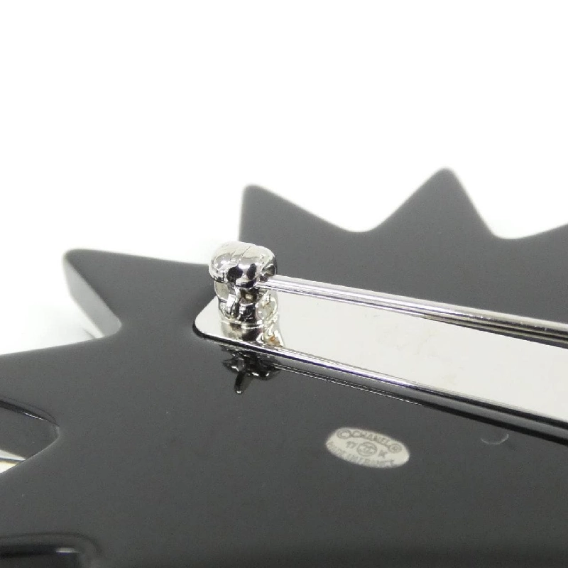 Brooch Chanel 624745