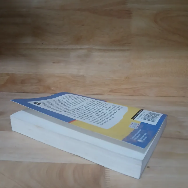 It's Trevor Noah: Born a Crime: Stories from a South African Childhood 928341