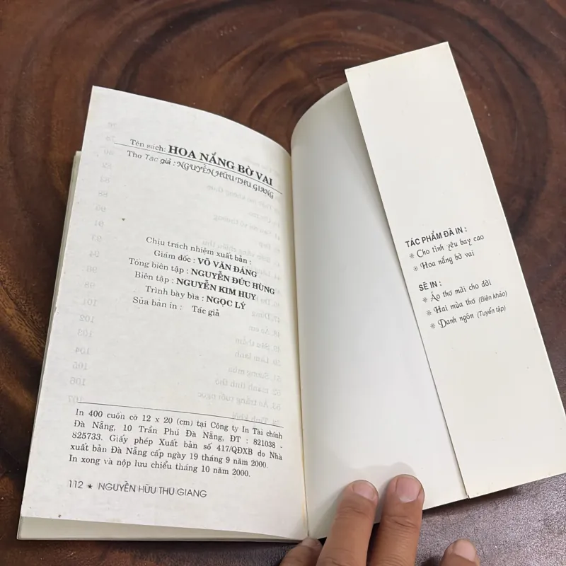 II Thơ: Hoa Nắng Bờ Vai - Nguyễn Hữu Thu Giang - 2000 1001908